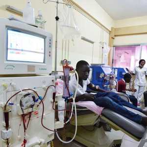 صورة أرشيفبة لمرضي يخضعون لغسيل كلوي