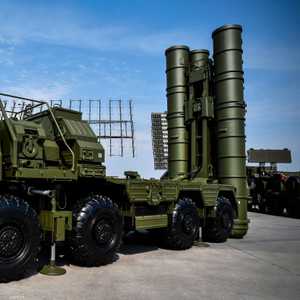 إحدى منظومات الدفاع الصاروخي S-400.