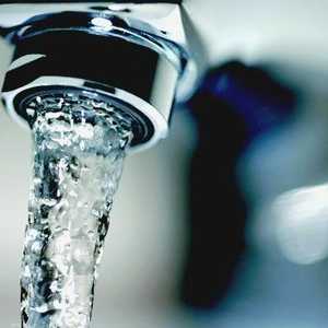 الجزائريون يخشون انتقال الكوليرا عبر مياه الحنفيات