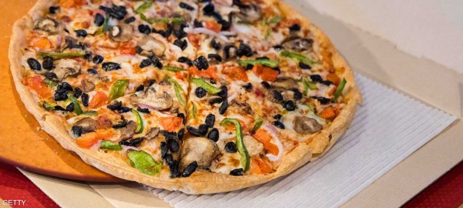 تجار العملة يهربون الدولار في علب البتيزا (أرشيف)