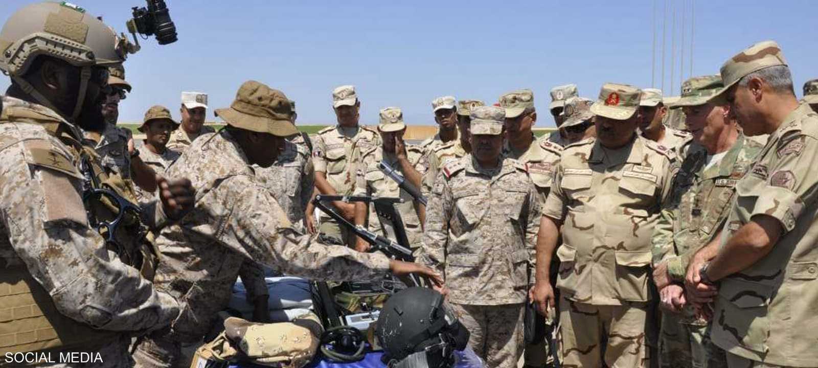 معرض للأسلحة بالتزامن مع انطلاق مناورات النجم الساطع