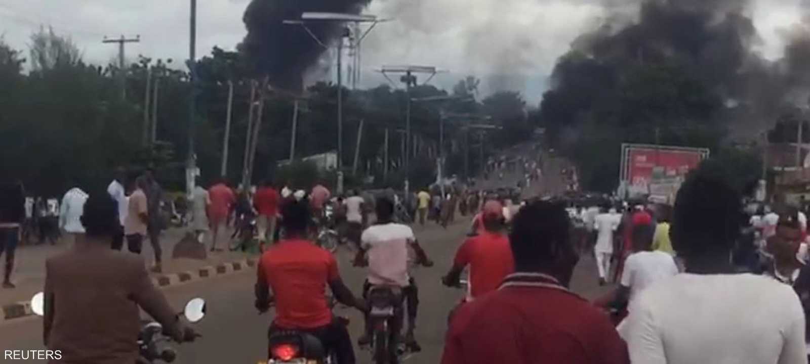 جانب من الحريق