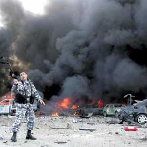 صورة أرشيفية لموقع التفجير الذي قضى فيه الحريري