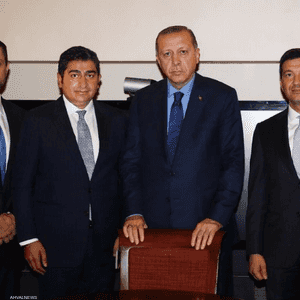 من اليسار: جاكوب كينغستون، وكوركماز، وأردوغان.