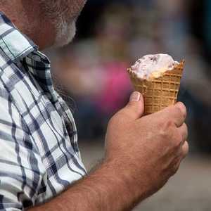 يتم تحضير الشوكولا في الآيس كريم النباتي بدون إضافة الحليب