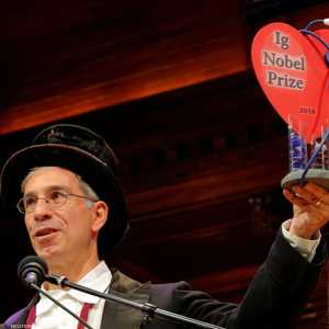 10 فائزين بجائزة "نوبل للحماقة"