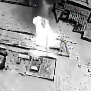 ميليشيات الحوثي تحرق مستودعا إغاثيا بالحديدة