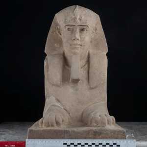 تم اكتشاف التمثال في معبد كوم أمبو بأسوان