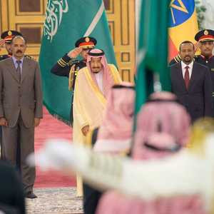 الملك سلمان رعى اتفاق السلام بين زعيمي إثيوبيا وإريتريا