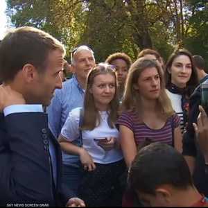 ماكرون يثير الجدل بعد محادثة مع شاب عاطل عن العمل