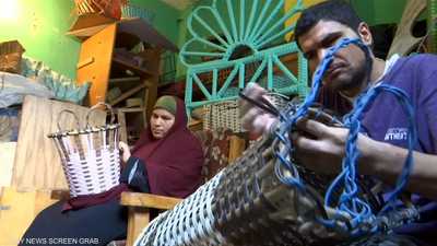 زوجان كفيفان يصنعان منتجات من البامبو بمصر