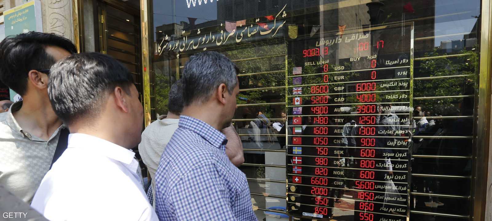 لوحات أسعار الصرف لم تستطع ملاحقة الهبوط السريع للريال