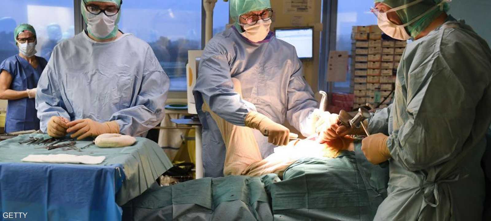 تنامي عمليات تجميل الأرداف رغم تحذيرات صحية من خطورتها