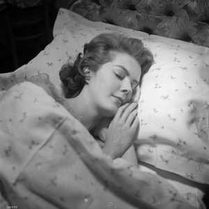 وفقا للخبراء.. النوم الطويل يقلل الوزن