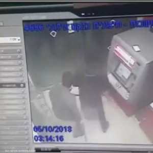 إسرائيليان يسرقان جهاز صراف آلي بأكمله