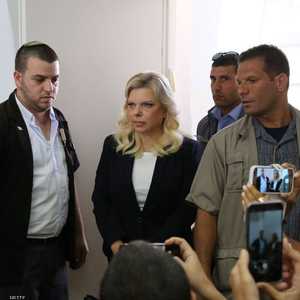 سارة نتانياهو لدى دخولها قاعة المحكمة