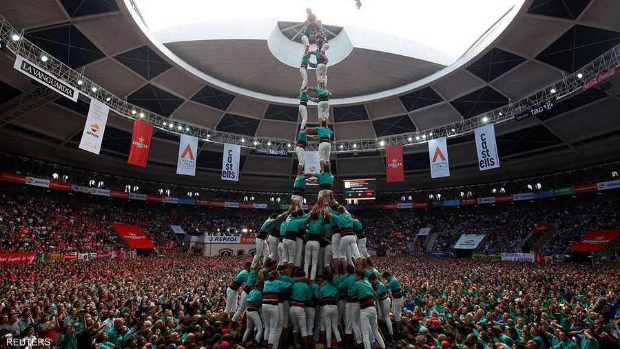 برج بشري مكتمل.