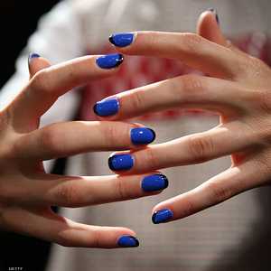 تقول الدراسة إن طلاء الأظافر يحتوي ثلاثي فينيل الفوسفات