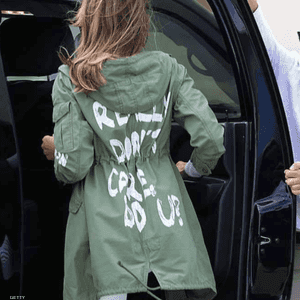 ميلانيا ارتدت السترة خلال زيارة ولاية تكساس