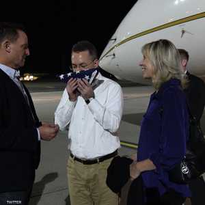 برانسون مع السفير الأميركي في برلين أثناء رحلته إلى أميركا