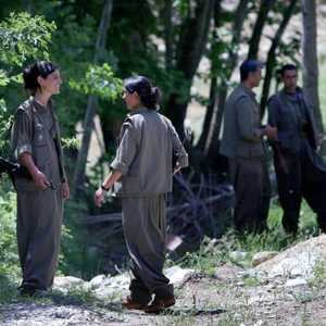 يخوض أكراد إيران مواجهات مع السلطات منذ مطلع القرن الماضي