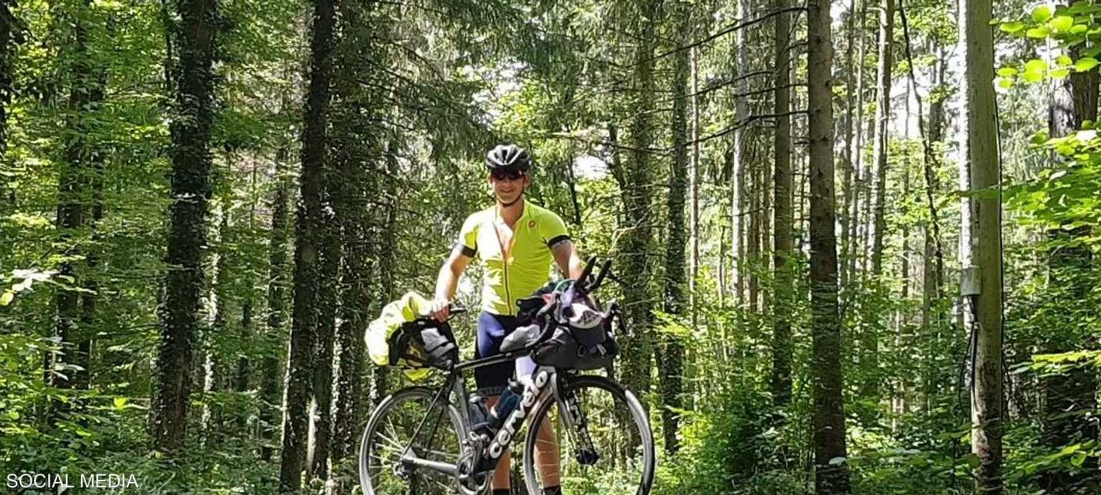 المراهق البريطاني سعى لأن يكون أصغر شخص يجوب العالم بدراجة