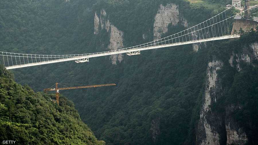 الجسر الزجاجي في الصين وهو أطول وأعلى جسر زجاجي في العالم