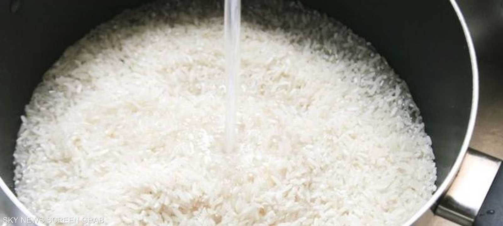 يجب ترك الأرز يبرد في الثلاجة لمدة 12 ساعة بعد الطهي