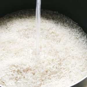 يجب ترك الأرز يبرد في الثلاجة لمدة 12 ساعة بعد الطهي