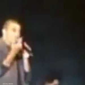 عمرو دياب ينفعل على جمهوره