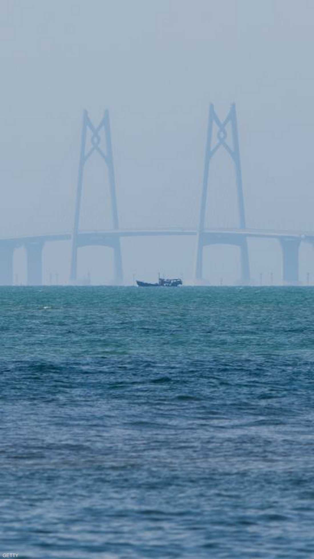 افتتاح أكبر جسر بحري في العالم يوم الثلاثاء