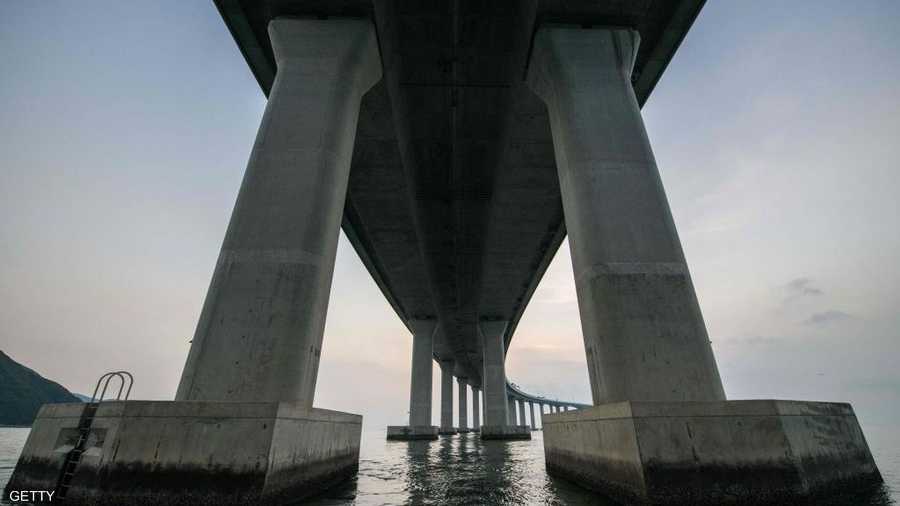 تكلفة الجسر الذي يبلغ طوله 55 كلم وصلت إلى 20 مليار دولار