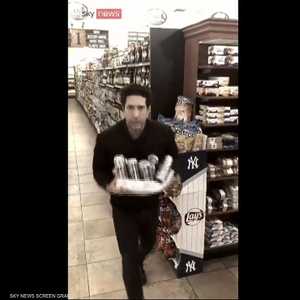 نجم مسلسل "فريندز" يرد على تهمة السرقة بفيديو