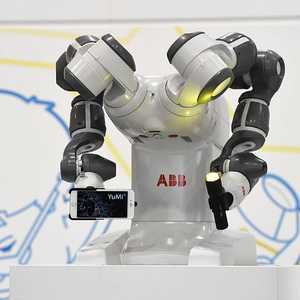 صورة أرشيفية لروبوت من صنع شركة "إيه بي بي"