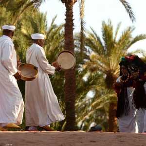 الرقصات التقليدية في المغرب تؤدي بشكل جماعي في الغالب