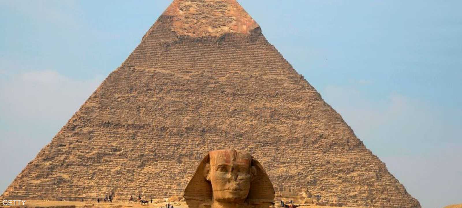 هرم الملك خفرع وتمثال أبو الهول في محافظة الجيزة بمصر