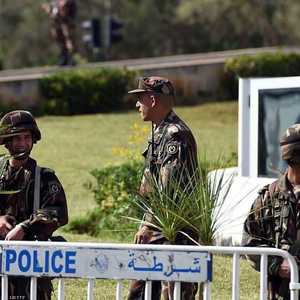 السلطات الجزائر تفرج عن 5 جنرالات متهمون بالفساد