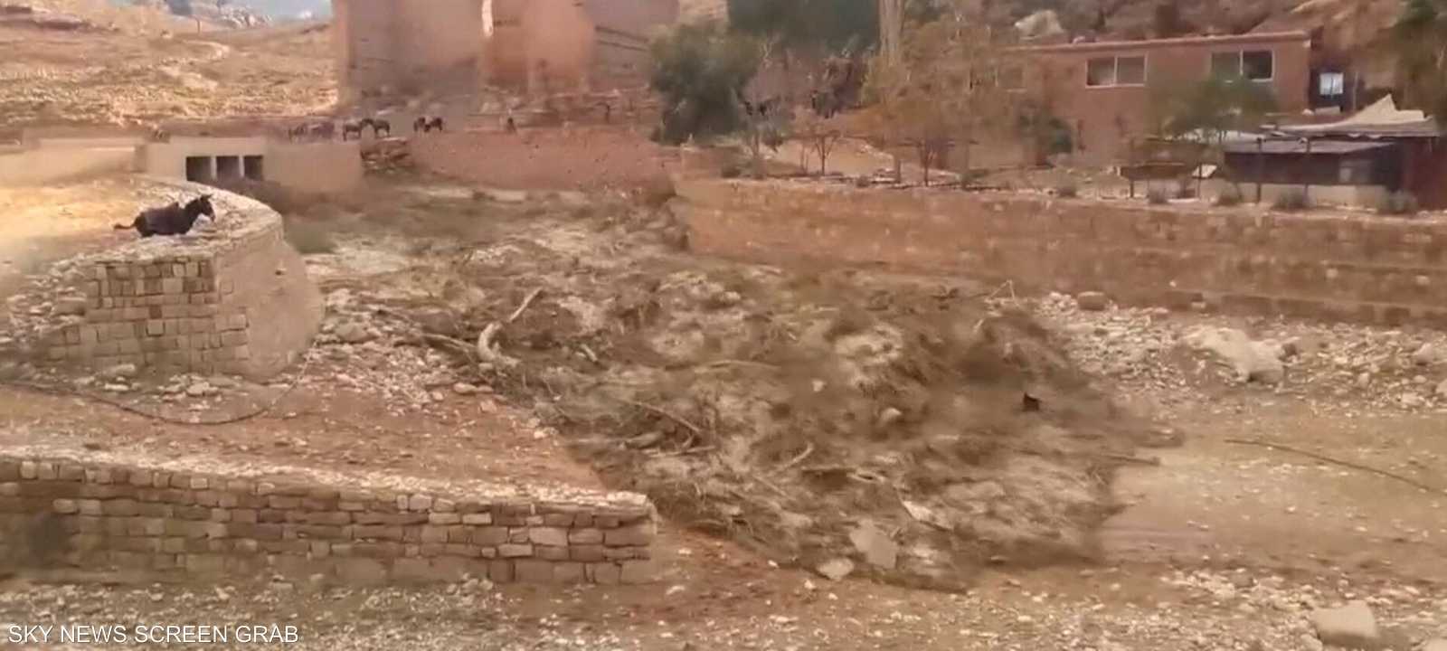 البحث لا يزال جاريا عن فتاتين أخريين للأسرة نفسها.