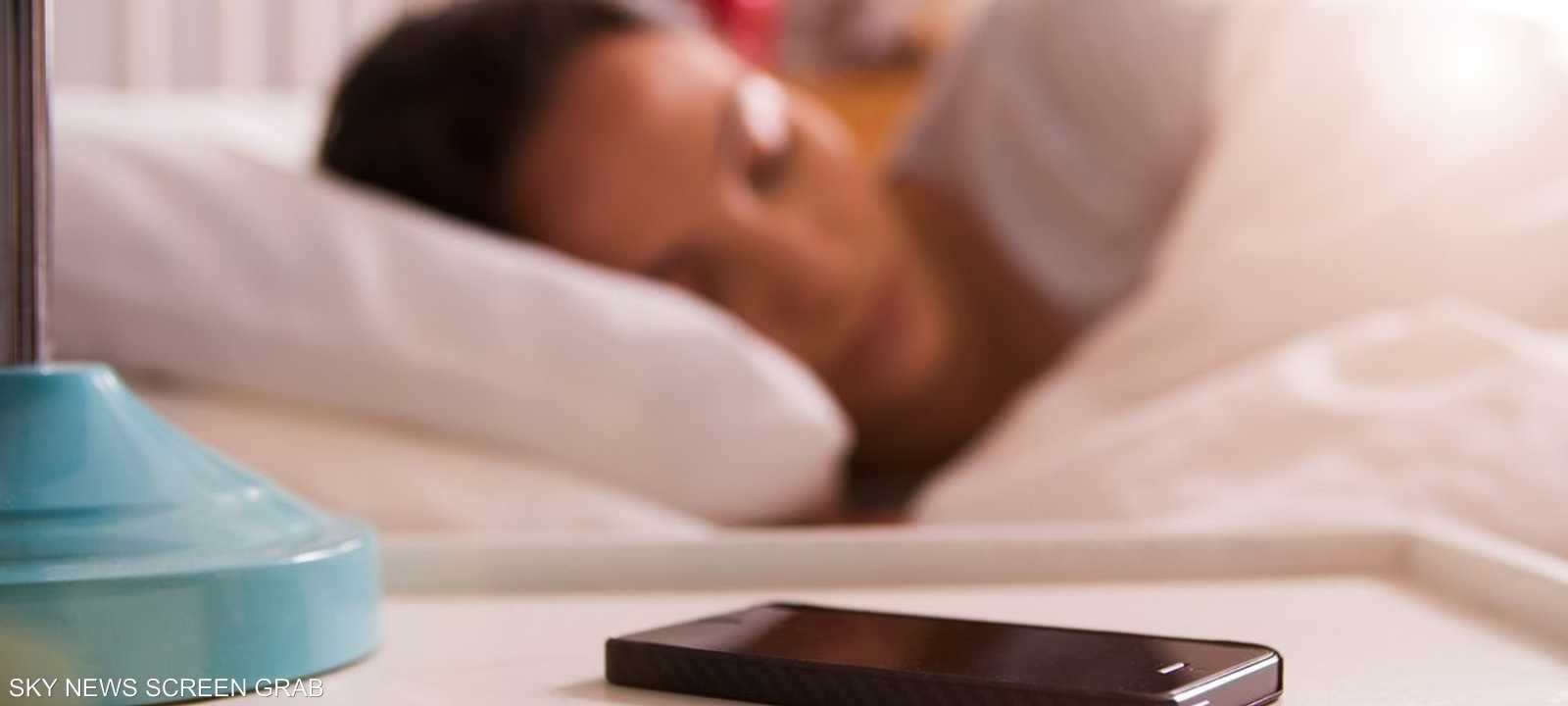 النوم بجانب الهاتف خطير جدا