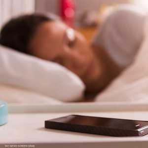 النوم بجانب الهاتف خطير جدا