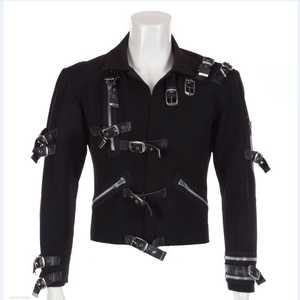 سترة مايكل جاكسون التي ارتداها خلال جولات ألبومه "باد"