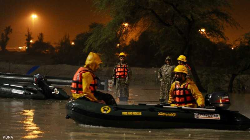 رجال الحرس الوطني خلال القيام بعمليات إنقاذ بالمراكب