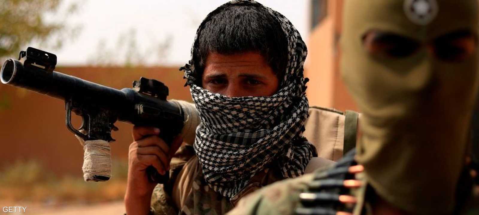 المعارك تحولت من بيت إلى بيت في هجين ضد تنظيم داعش.