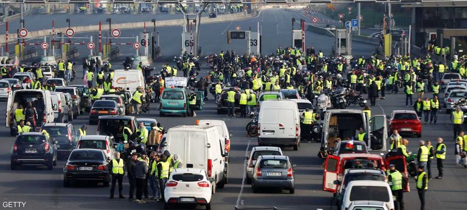 هدد المتظاهرون بإغلاق الطرق في جميع أنحاء فرنسا