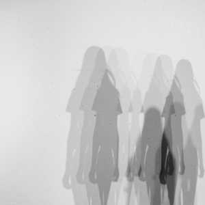 التقرير تحدث عن ثلاث شقيقات التحقن بداعش.