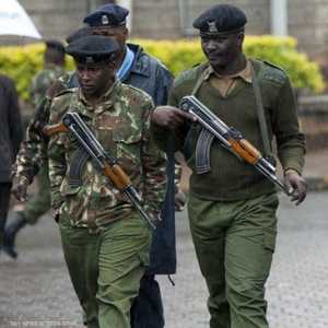 عناصر من الشرطة الكينية