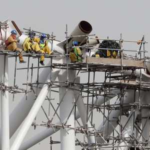 سقط ثارو من السقالة بينما لا تزال ظروف العمل خطرة في قطر