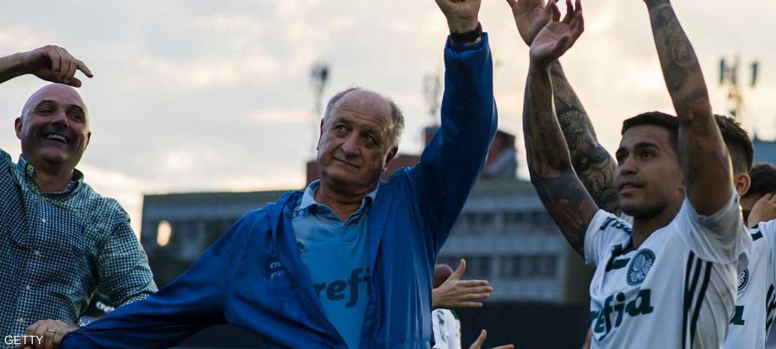 سكولاري.. وفرحة الفوز باللقب مع نادي بالميراس