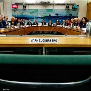 مقعد زوكربيرغ في جلسة التحقيق فارغا