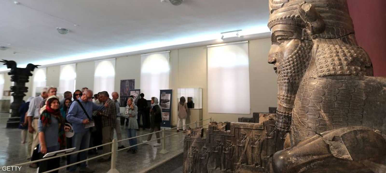 إيران تستهدف السياح في أزمتها الخانقة